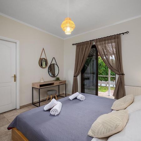 Villa Palmeras Soroni ภายนอก รูปภาพ