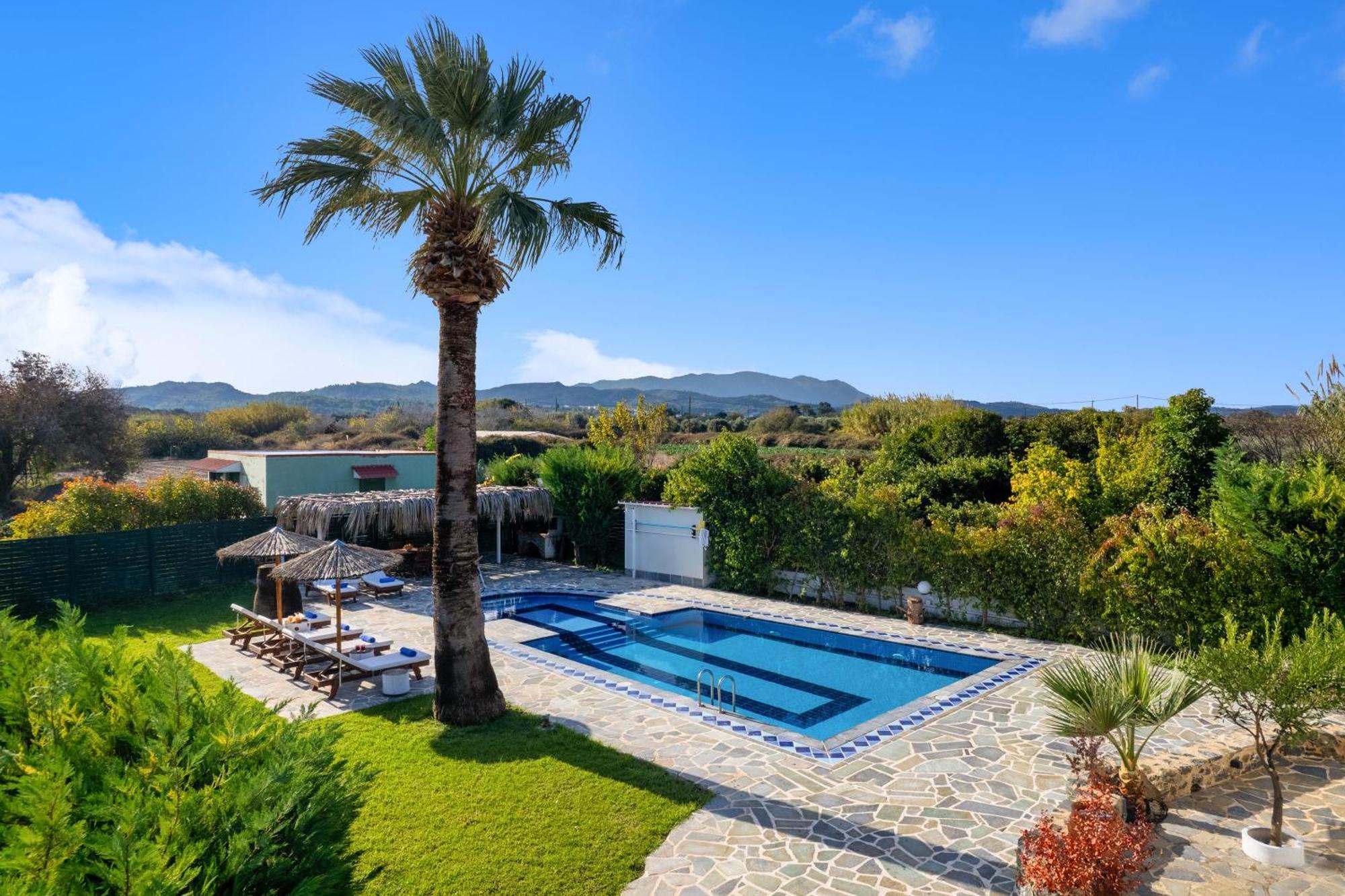 Villa Palmeras Soroni ภายนอก รูปภาพ