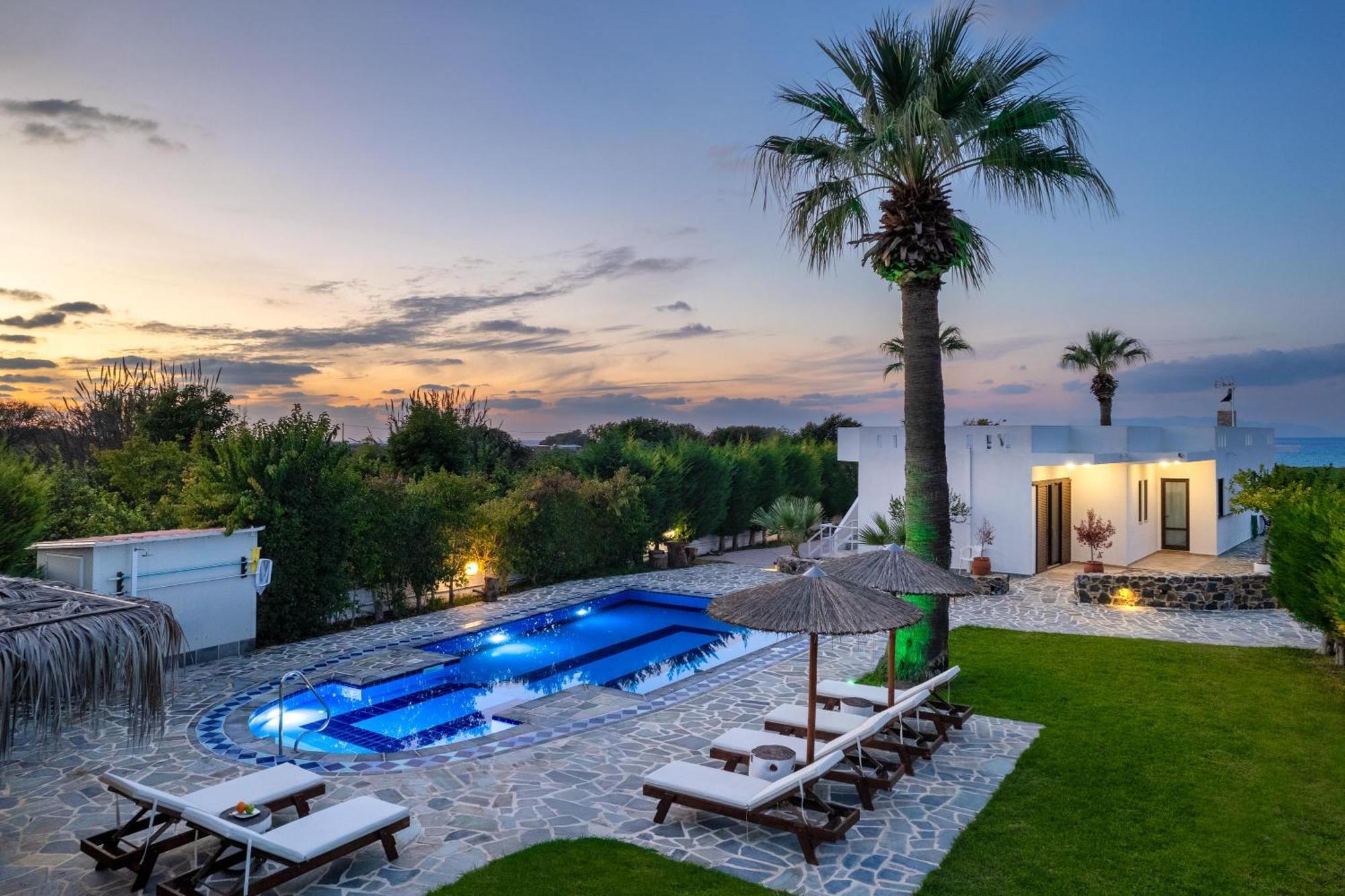 Villa Palmeras Soroni ภายนอก รูปภาพ