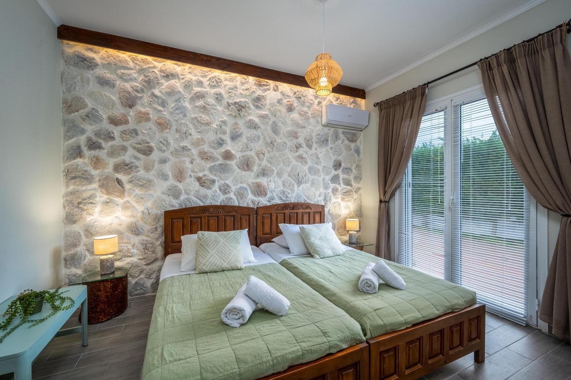 Villa Palmeras Soroni ภายนอก รูปภาพ